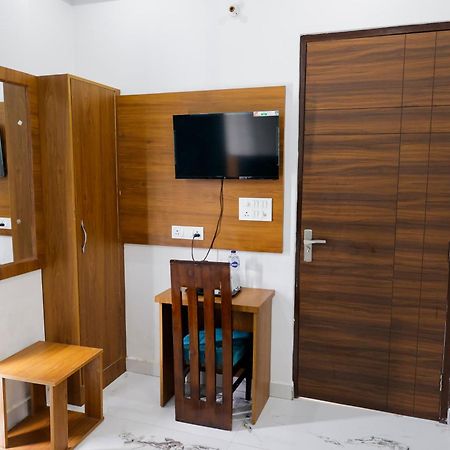 Hotel Parth Inn ริชิเคช ภายนอก รูปภาพ
