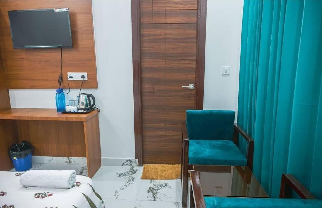 Hotel Parth Inn ริชิเคช ภายนอก รูปภาพ