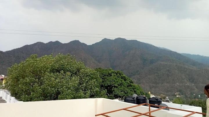 Hotel Parth Inn ริชิเคช ภายนอก รูปภาพ