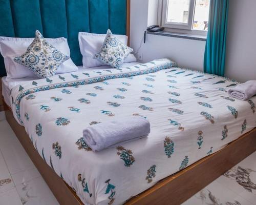 Hotel Parth Inn ริชิเคช ภายนอก รูปภาพ